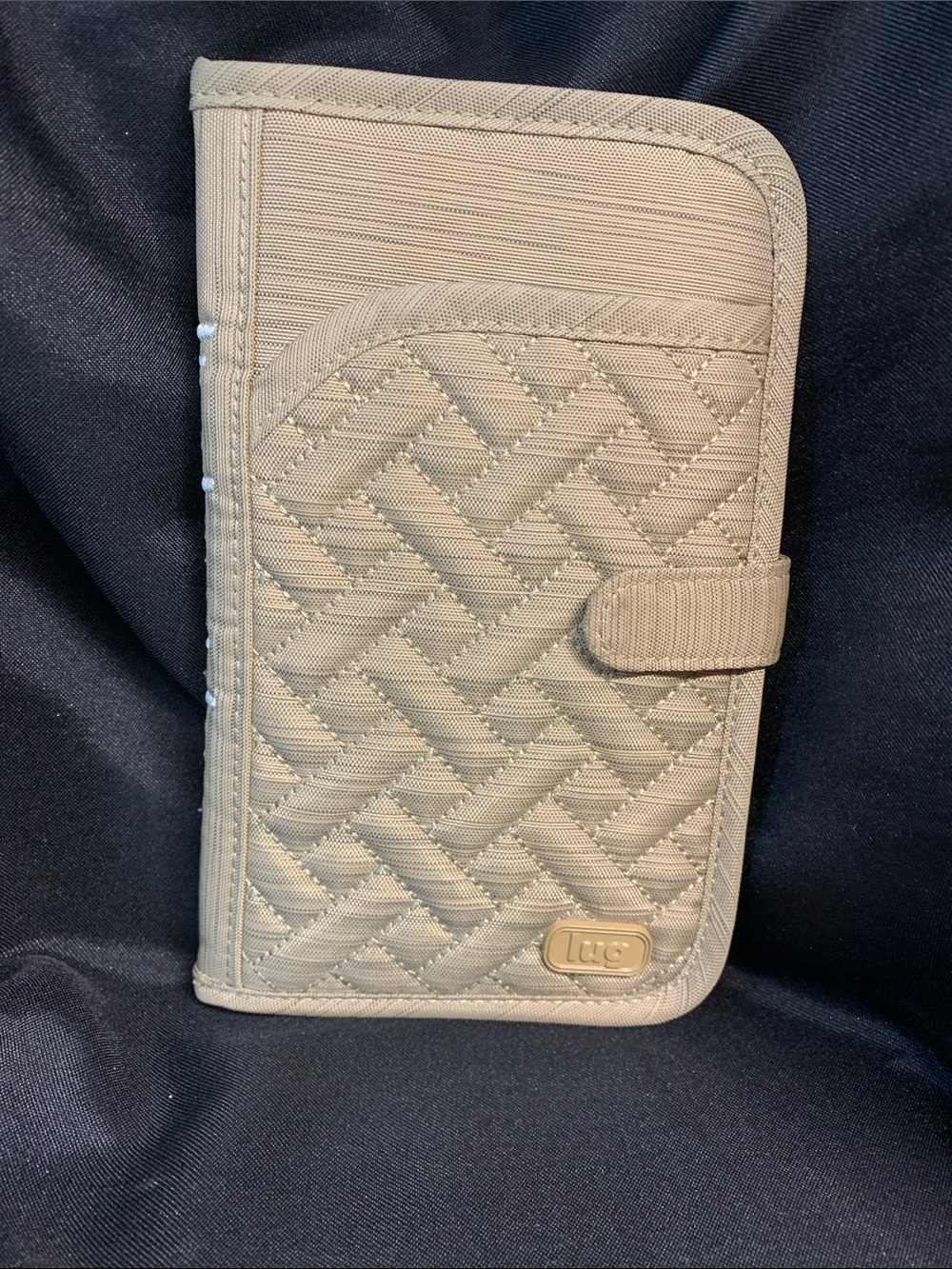 Lug Signature Tandem RFID Travel Wallet Beige Quilted With Camo Brown Lining